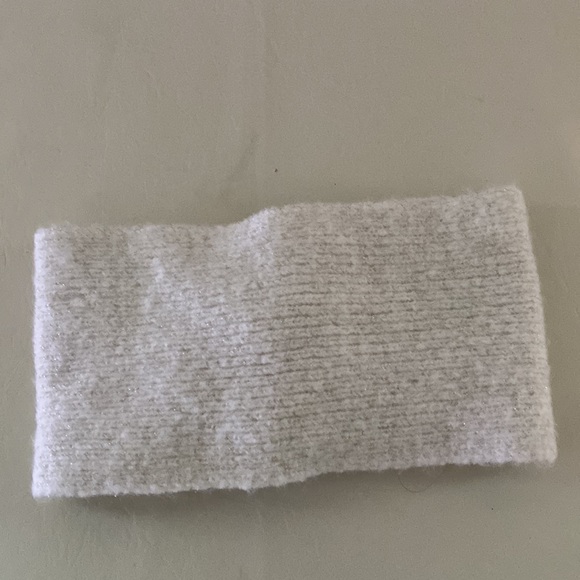 Collection Eighteen women’s winter headband. Beige with white simulated pearls. - Picture 3 of 4